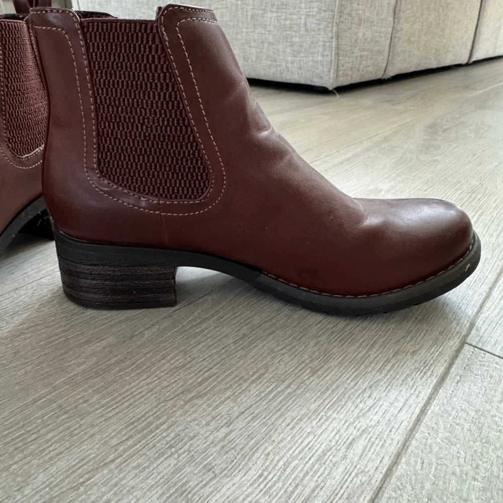 Eastland Brown Chelsea Ankle Boots Size 8